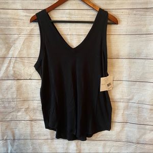 NWT Beyond Yoga Deep V Neck Tank